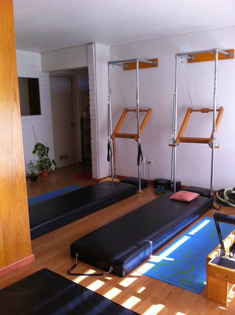 Sala de wall units del estudio con luz natural